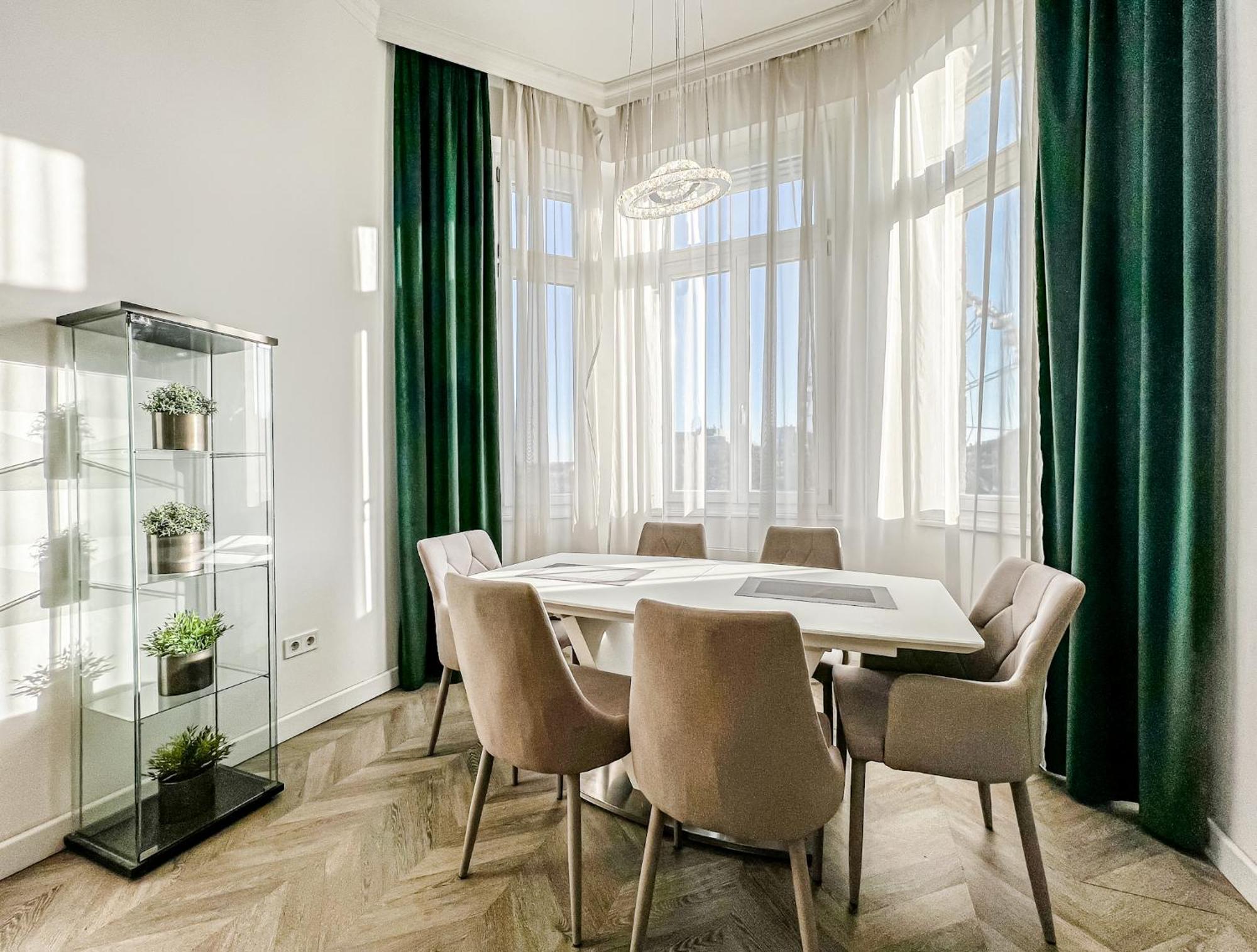 Luxury Downtown Dreams Apartment Budapest Ngoại thất bức ảnh